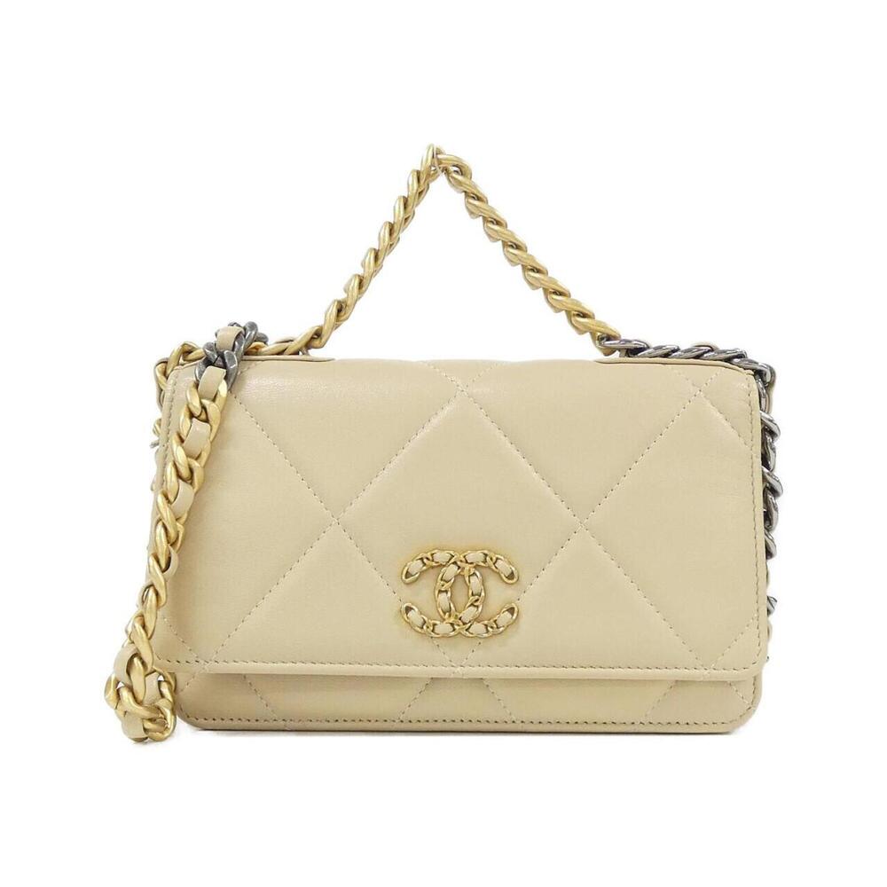 CHANEL Cream Wallet